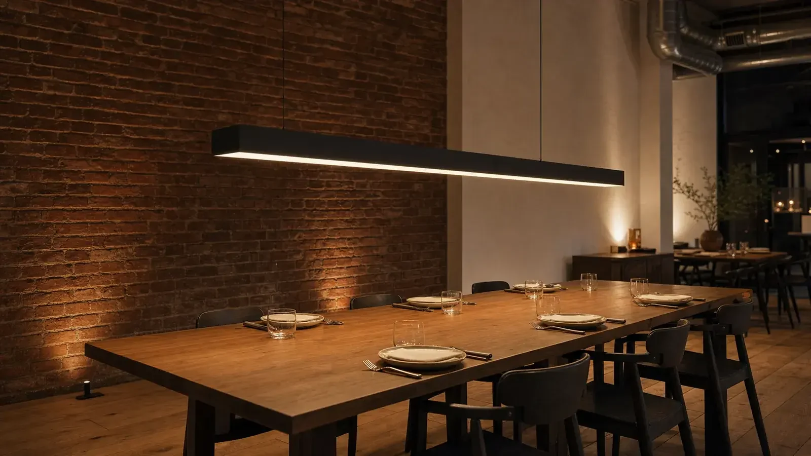 Linear lighting for hospitality, restaurants and bars
